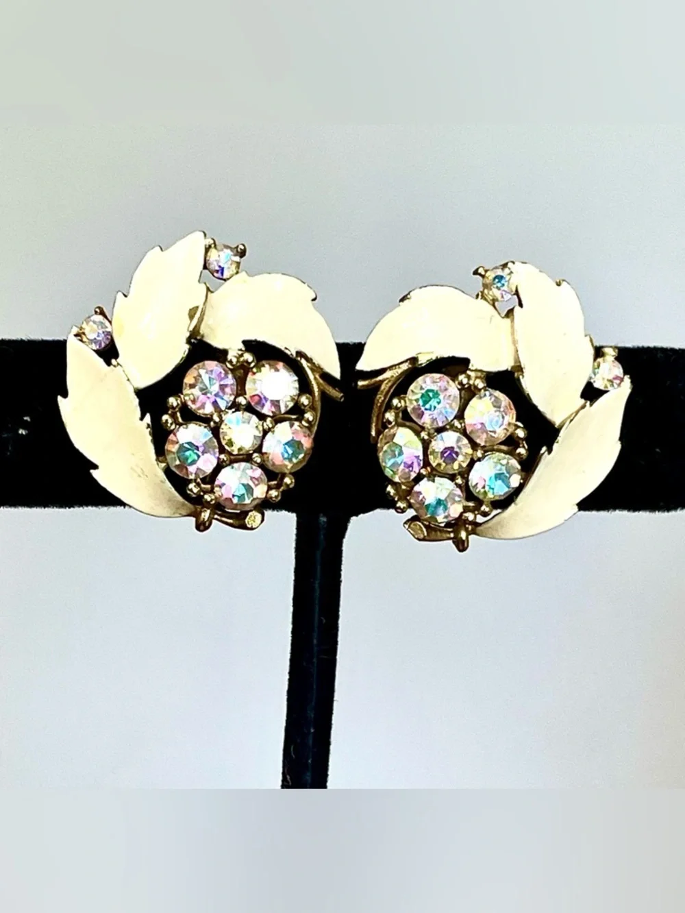 Lisner Vintage 1950s Aurora Borealis Rhinestone Enamel Leaf Clip Earrings Floral